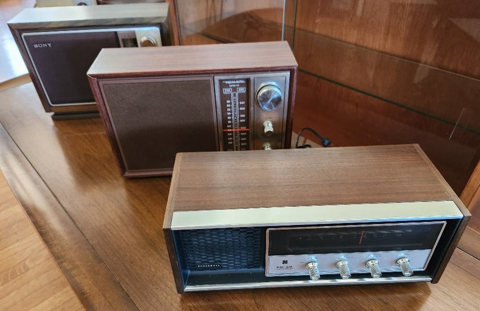 Vintage AM/FM Radio – Cook Street Vintage