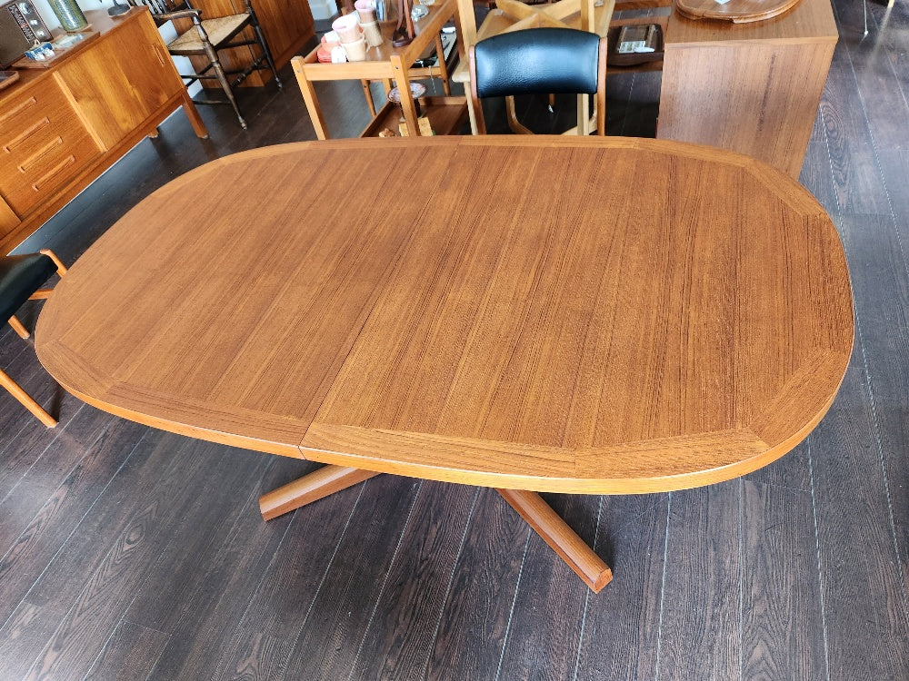 MCM Scandinavian Design Oval Teak Dining Table