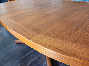 MCM Scandinavian Design Oval Teak Dining Table