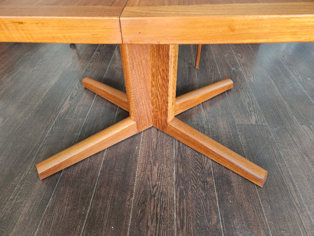 MCM Scandinavian Design Oval Teak Dining Table