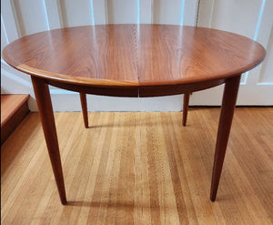 Round Teak Dining Table with 2 Leaves