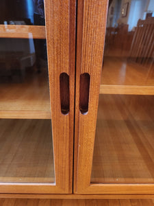 Teak Glass Door Shelving Unit - door detail