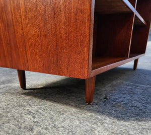 Double Sided Room Divider/ Shelf