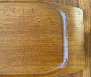 Edge of Absolutely gorgeous MCM teak serving tray by Söwe Konst Sovestad Sövestad. Perfect for serving drinks or to use as a charcuterie board. Made in Sweden- Cook Street Vintage