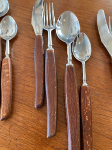 Settings for 5 Glosswood Cutlery