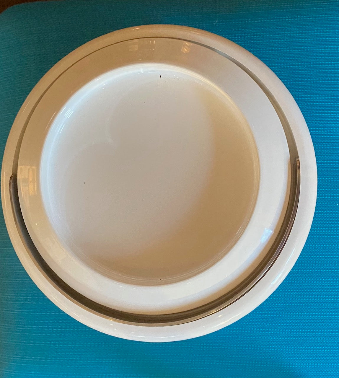 Top of Fabulous 1970s Mid-century modern ice bucket with sleek design and hidden handle in white plastic. Designed by Erik Magnussen for Stelton.  In amazing vintage condition. Made in Denmark-Cook Steet Vintage