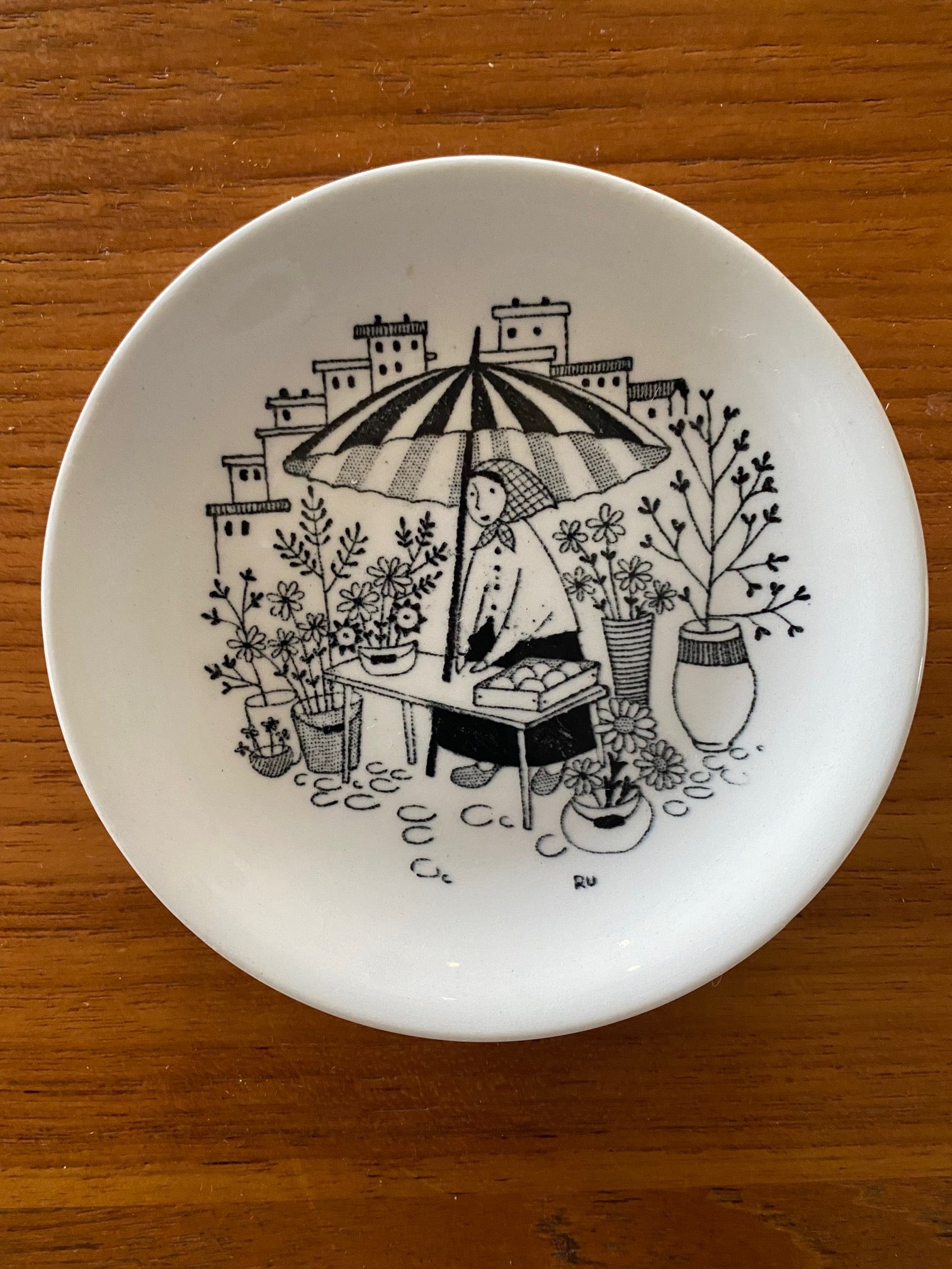 Set of 2 Raija Uosikkinen whymsical umbrella scene plates in black &amp; white. Made in Finland by Arabia- Cook Street Vintage