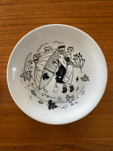 Set of 2 Raija Uosikkinen whymsical umbrella scene plates in black &amp; white. Made in Finland by Arabia- Cook Street Vintage
