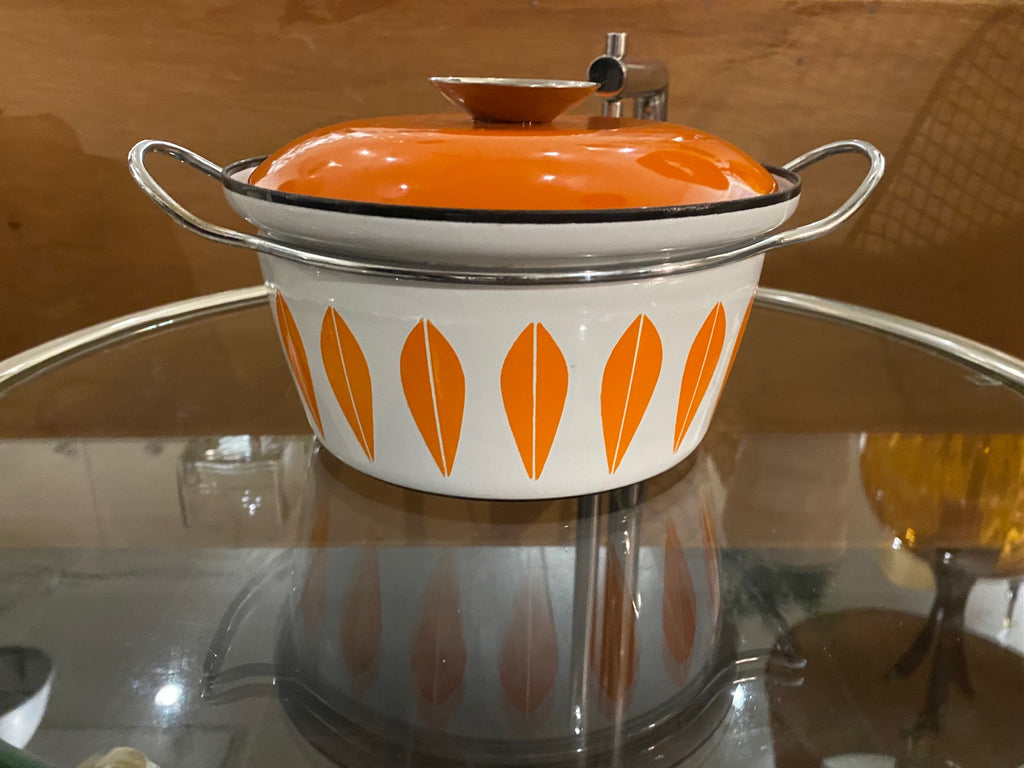 Gorgeous Lotus pattern lidded casserole designed in Norway by Grete Prytz Kittelsen and Arne Clausen for Catherineholm. With lid and holder- Cook Street Vintage