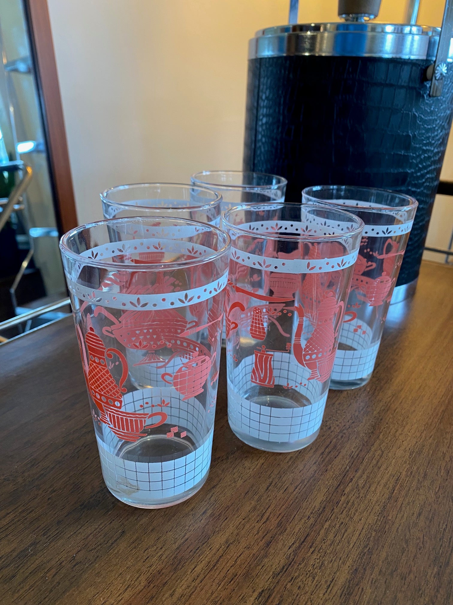 Set of 5 Vintage Hostess Tumblers in Pink & White