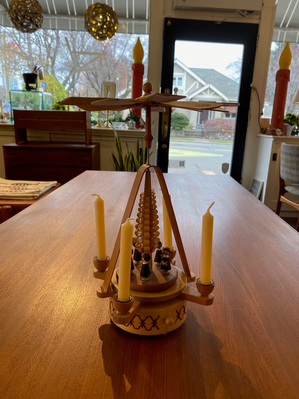 Vintage musical box with charming choir singers. Made in Switerland by Reuge, this sweet little decoration holds 4 candles that powers a fan above the wodden Christmas tree. Beautiful details. With Original box. Vive le vent. Jingle bells. Wann Die Glocken lauren- Cook Street Vintage