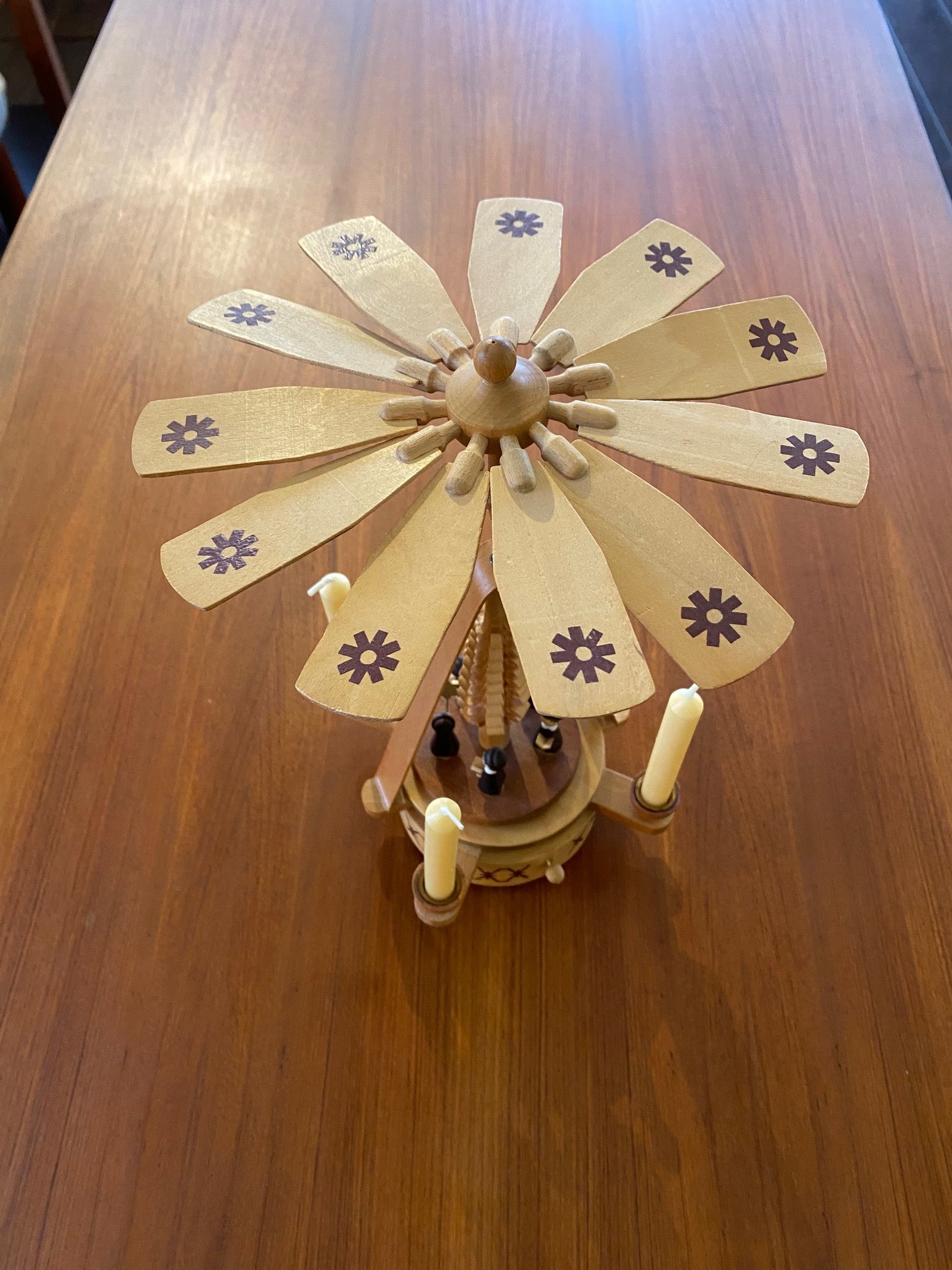 Vintage musical box with charming choir singers. Made in Switerland by Reuge, this sweet little decoration holds 4 candles that powers a fan above the wodden Christmas tree. Beautiful details. With Original box. Vive le vent. Jingle bells. Wann Die Glocken lauren- Cook Street Vintage