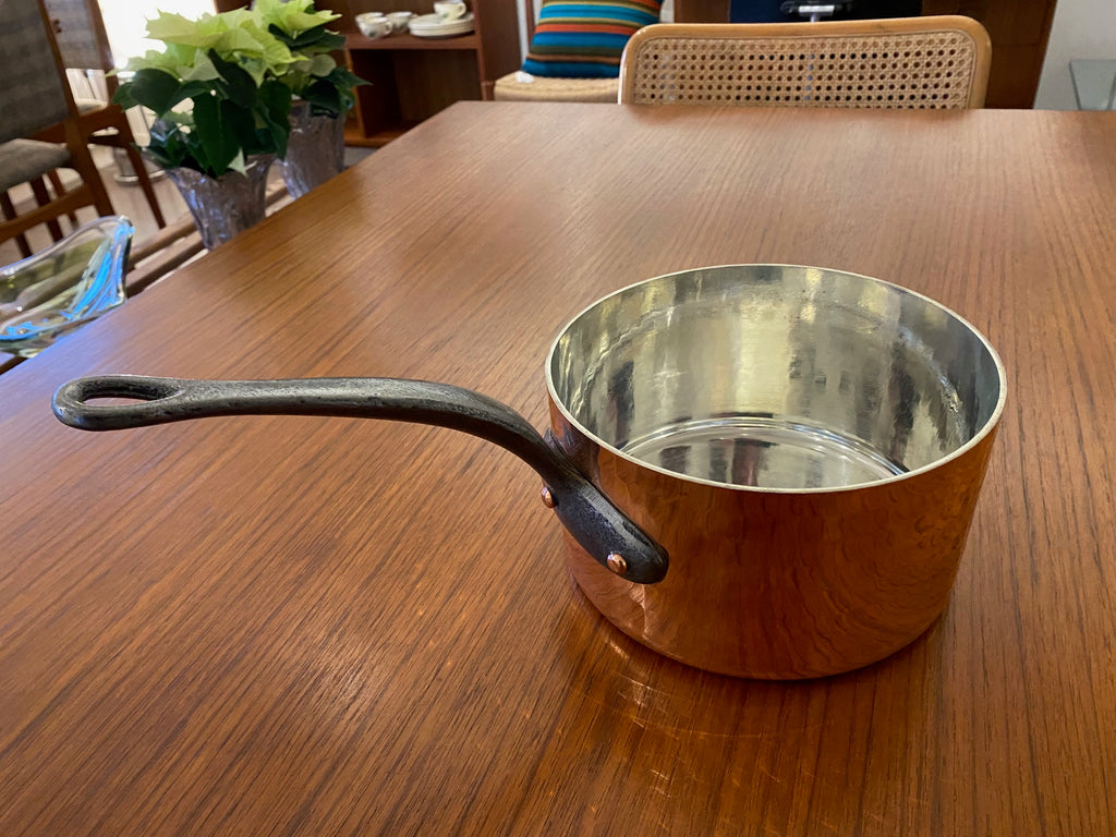 Hammered copper saucepan with cast iron handle. This beautiful pot is of the highest quality with chef's grade 200 cl thickness. The cast iron has leaked onto copper side which can be cleaned prior to use. See images.

Durable 2mm-gauge copper provides superior heat conductivity and temperature control.&nbsp;Professional-quality 18/10 stainless-steel interiors are durable, nonreactive and easy to clean. Cast-iron handles are angled for comfort. Made in France&nbsp; by Mauviel- Cook Street Vintage