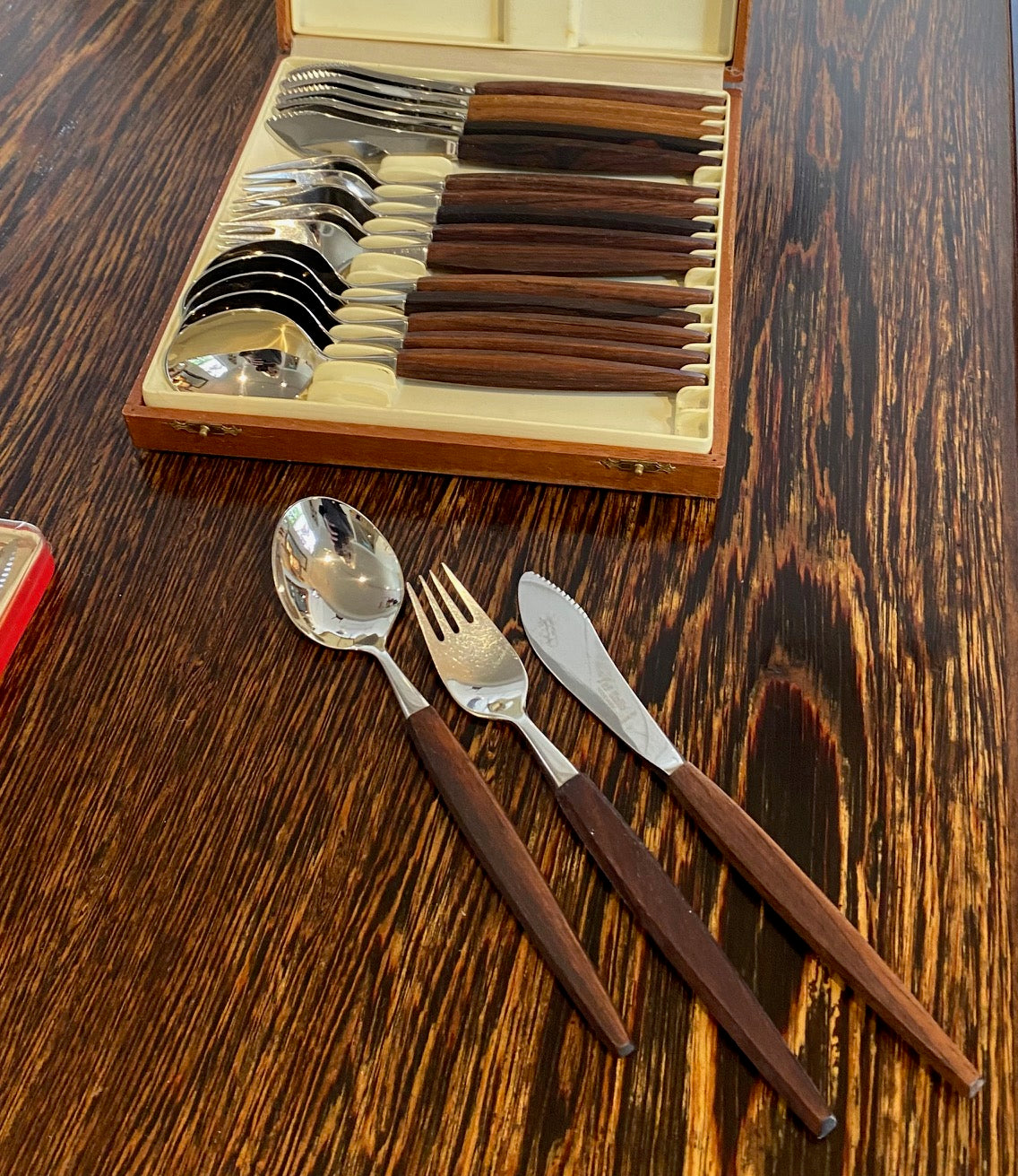 Place setting for 6 Helle-Bard Teak Cutlery
