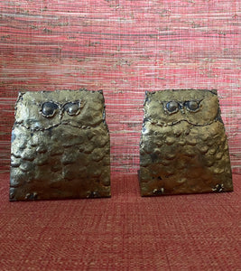Fabulous Vintage Grasscloth Wall Paper in Coral with brutalist MCM owl bookends- Cook Street Vintage