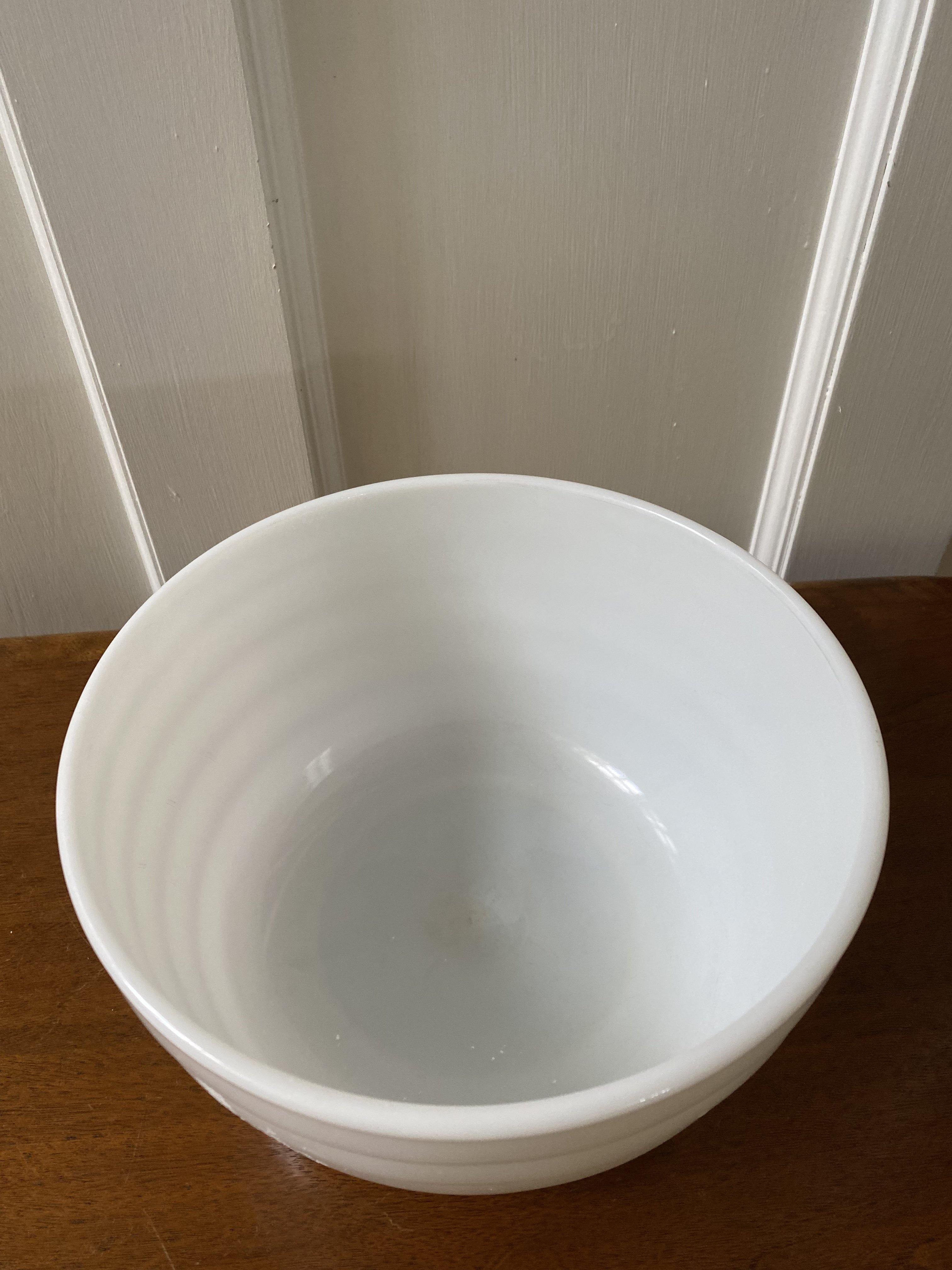 White Pyrex Beehive Mixing Bowl - Cook Street Vintage