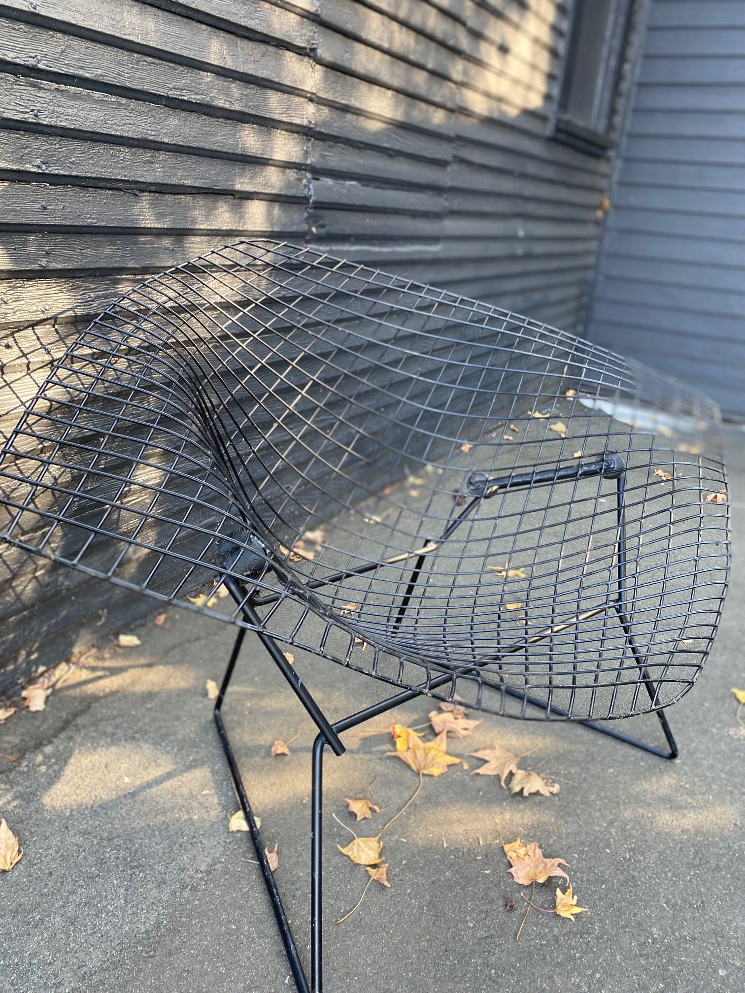 Vintage sculptural wire and metal frame diamond chair in the style of Bertoia-Cook Street Vintage
