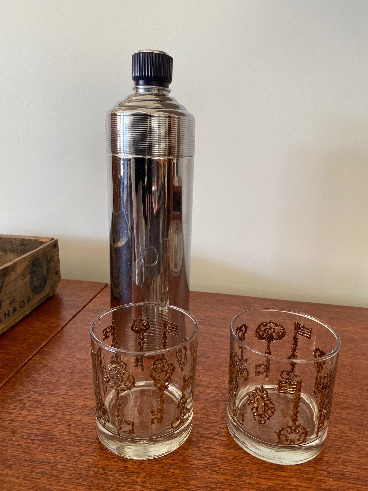 Set of 4 Vintage Culver Lowball Glasses with Gold Skeleton Key Motif