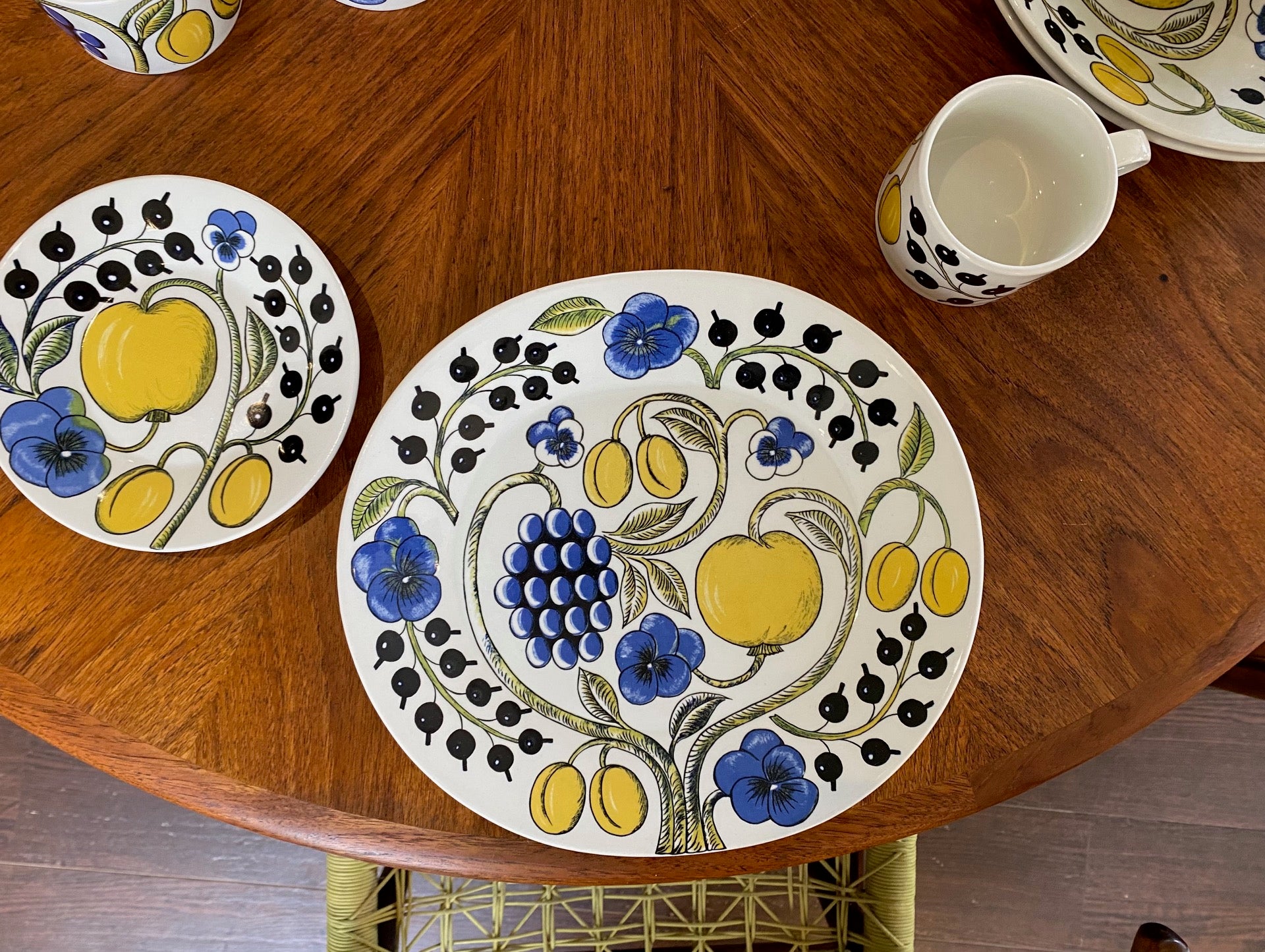 Arabia Paratiis Oval Dinner Plate shown with a coffee mug and side plate Designed by Birger Kaipiainen- Cook Street Vintage