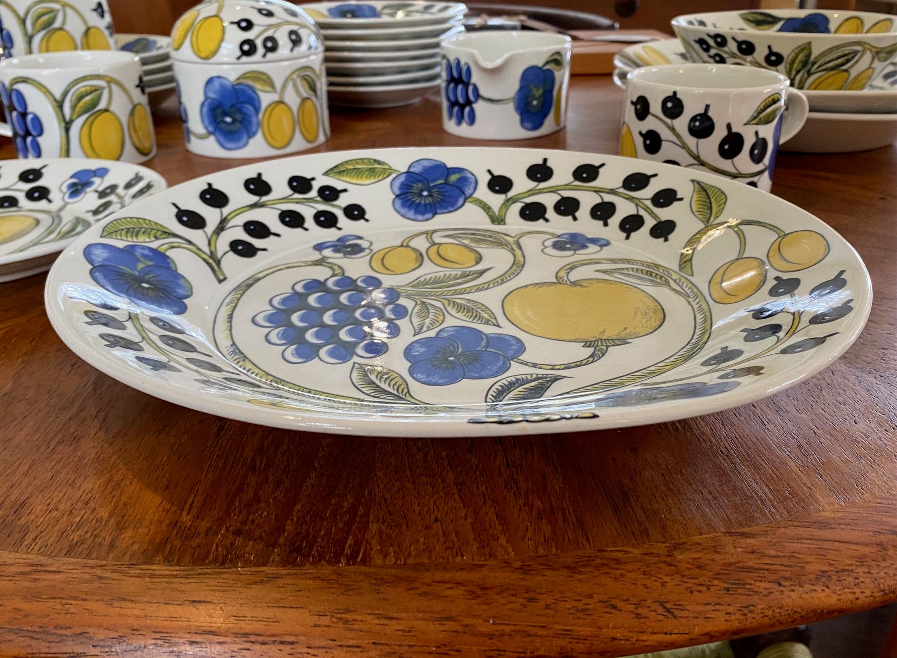 Side view of Arabia Paratiis Oval Dinner Plate with other Arabia Paratiis dishes in background Designed by Birger Kaipiainen- Cook Street Vintage