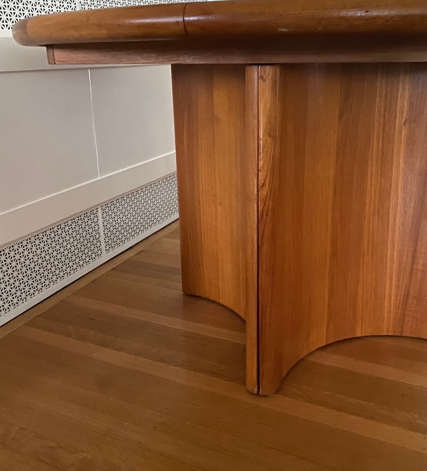 Modernist Danish teak round double pedestal table. In fabulous midcentury condition. - Cook Street Vintage